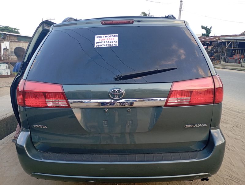 Thumbnail 3 of 2005 Toyota Sienna LE